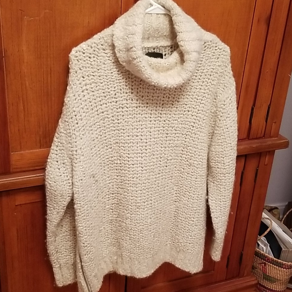 Gorgeous sweater turtleneck